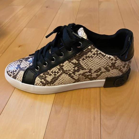 Gorgeous Guess sneakers - Picture 7 of 8